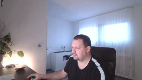 Snapshot of xxstrikerxx chatting on January 22, 7:57 am Eddi online show from January 22, 7:57 am