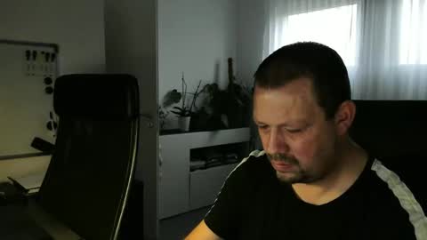 Snapshot of xxstrikerxx chatting on October 16, 5:52 am Eddi online show from October 16, 5:52 am