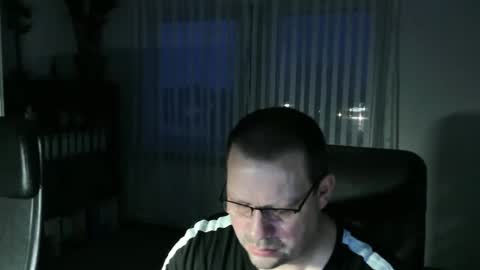 Snapshot of xxstrikerxx chatting on December 15, 6:50 am Eddi online show from December 15, 6:50 am