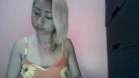 xxsugarpopxx online show from March 6, 5:22 pm