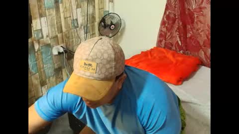 Snapshot of xxx13f2 chatting on February 16, 10:22 am xxx13f2 online show from February 16, 10:22 am