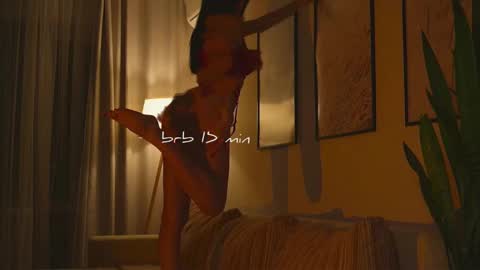 Snapshot of xxx_sunset chatting on February 18, 9:27 am Molly online show from February 18, 9:27 am