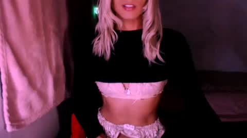 Snapshot of xxxanonymousloverxxx chatting on June 23, 4:54 am Chiara online show from June 23, 4:54 am
