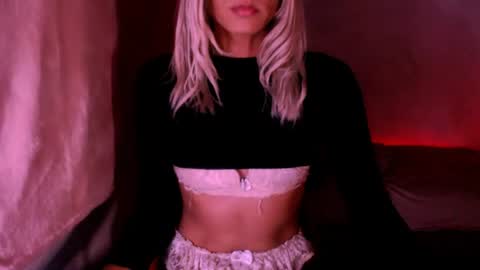 Snapshot of xxxanonymousloverxxx chatting on June 25, 6:29 am Chiara online show from June 25, 6:29 am