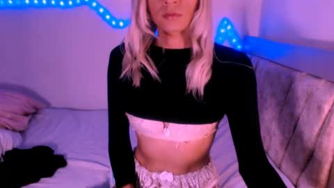 Snapshot of xxxanonymousloverxxx chatting on July 11, 12:13 am Chiara online show from July 11, 12:13 am
