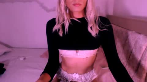 Snapshot of xxxanonymousloverxxx chatting on July 13, 12:57 am Chiara online show from July 13, 12:57 am