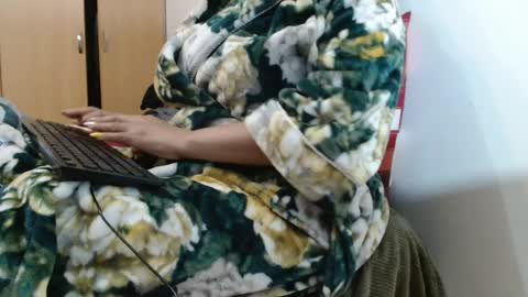 Snapshot of xxxbustybabe27x chatting on July 1, 10:42 pm Ayanda online show from July 1, 10:42 pm