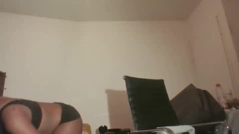 Snapshot of xxxdanidoomsdayxxx chatting on April 7, 6:19 pm Danielle online show from April 7, 6:19 pm