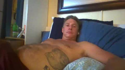 Snapshot of xxxelentdick chatting on April 6, 12:17 pm deeeeznutz online show from April 6, 12:17 pm