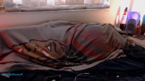 Snapshot of xxxfiveninexxx chatting on December 20, 5:29 pm XxxFiveNinexxX online show from December 20, 5:29 pm