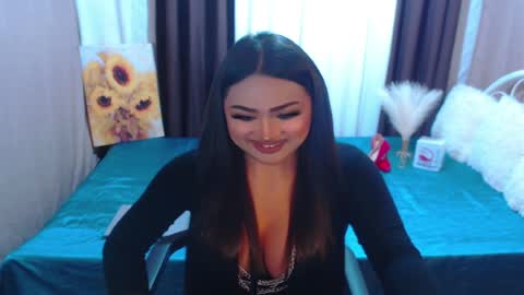 OLIVIA online show from May 2, 6:02 pm