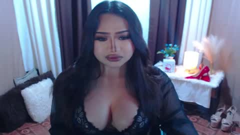 Snapshot of xxxgiganticoliviacummerxxx chatting on June 1, 6:31 pm OLIVIA online show from June 1, 6:31 pm