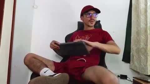 Snapshot of xxxhome_alonexxx chatting on December 18, 10:38 pm Kev online show from December 18, 10:38 pm