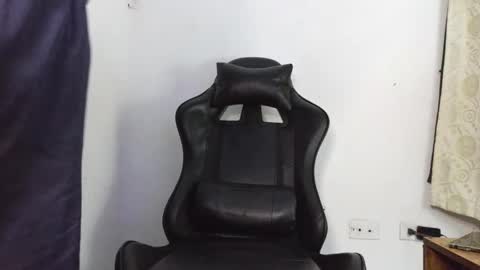 Snapshot of xxxhome_alonexxx chatting on December 22, 8:17 pm Kev online show from December 22, 8:17 pm