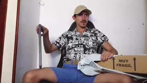 Snapshot of xxxhome_alonexxx chatting on February 16, 9:44 pm Kev online show from February 16, 9:44 pm