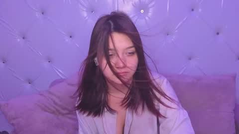 Snapshot of xxxnaughtyfoxxx chatting on May 5, 5:10 pm foxy online show from May 5, 5:10 pm