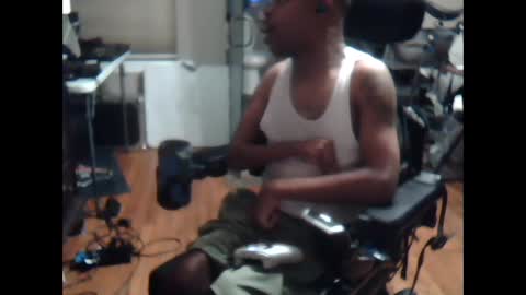 Snapshot of xxxonwheelz chatting on September 28, 3:34 am xxxonwheelz online show from September 28, 3:34 am