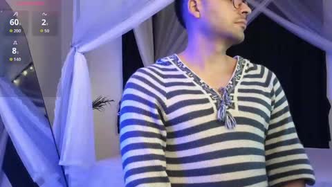 Snapshot of xxxvandersexxx chatting on May 8, 9:58 am July and Fer online show from May 8, 9:58 am
