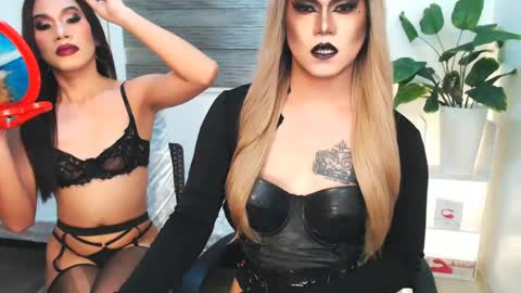 Snapshot of xyournightmarequeenx chatting on July 5, 4:36 pm QueenMarina online show from July 5, 4:36 pm
