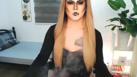 Snapshot of xyournightmarequeenx chatting on July 25, 8:50 pm QueenMarina online show from July 25, 8:50 pm