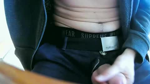 Snapshot of xzitox chatting on November 18, 3:38 pm XZitoX online show from November 18, 3:38 pm