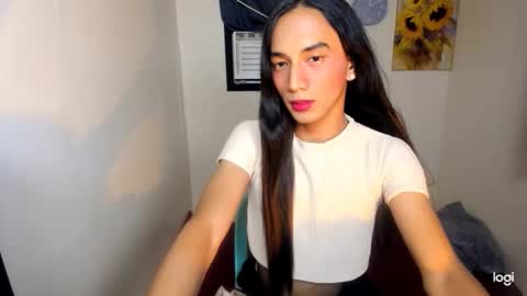 Snapshot of y_spicyhotbella chatting on June 5, 3:51 pm Bella online show from June 5, 3:51 pm