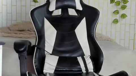 Snapshot of yacksson_lawrence chatting on February 17, 2:57 pm yacksson_lawrence online show from February 17, 2:57 pm