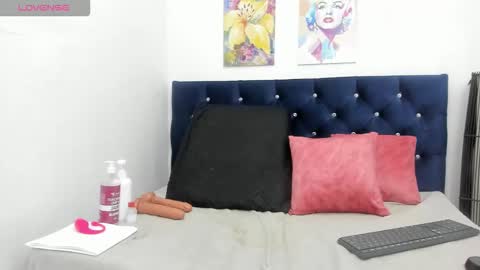 Snapshot of yaiza_sexylovee chatting on October 29, 12:24 am yaiza_sexylovee online show from October 29, 12:24 am