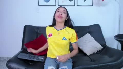 Snapshot of yake_elizabeth chatting on June 27, 8:36 pm yake elizabeth online show from June 27, 8:36 pm
