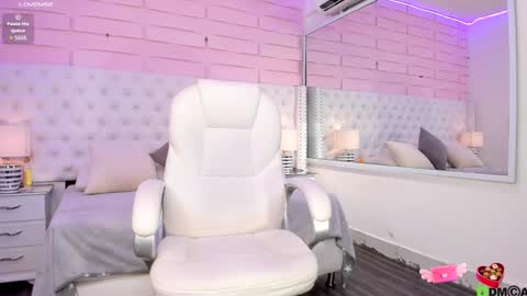 Snapshot of yaky_ chatting on January 17, 8:33 pm Yakeline online show from January 17, 8:33 pm