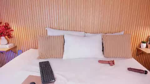 Snapshot of yalezka_ chatting on June 13, 4:43 am Yalezka online show from June 13, 4:43 am