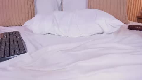 Snapshot of yalezka_ chatting on June 14, 4:20 pm Yalezka online show from June 14, 4:20 pm