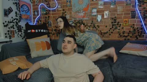 Snapshot of yami_yami_yami chatting on December 3, 6:06 pm Mia and Andry online show from December 3, 6:06 pm