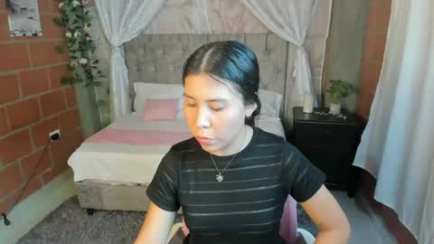 Snapshot of yamiletole chatting on June 23, 7:56 pm Yamiletole online show from June 23, 7:56 pm