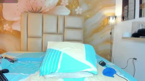 Naomi online show from December 18, 9:10 pm