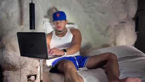 Snapshot of yamp_bigcock chatting on August 2, 3:05 am yamp sambrano online show from August 2, 3:05 am