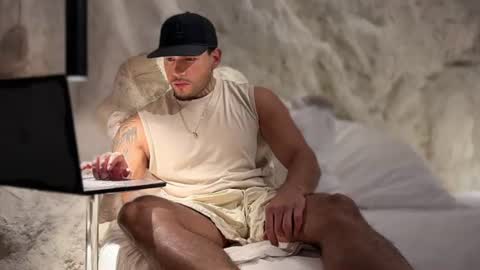 Snapshot of yamp_bigcock chatting on August 3, 3:05 am yamp sambrano online show from August 3, 3:05 am