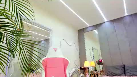 Yana  online show from June 11, 6:44 am