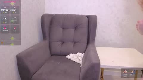 Snapshot of yana_squrel_22 chatting on December 2, 12:27 am Yana online show from December 2, 12:27 am