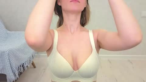 Snapshot of yana_squrel_22 chatting on April 4, 11:35 pm Yana online show from April 4, 11:35 pm