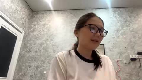 Chloe online show from June 10, 3:33 pm