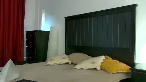Snapshot of yanira_ass_ chatting on June 24, 4:11 am yanira_ass_ online show from June 24, 4:11 am