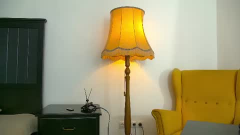 Snapshot of yanira_ass_ chatting on June 30, 3:51 am yanira_ass_ online show from June 30, 3:51 am