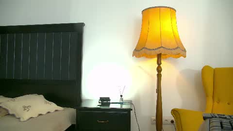 Snapshot of yanira_ass_ chatting on July 8, 4:06 am yanira_ass_ online show from July 8, 4:06 am