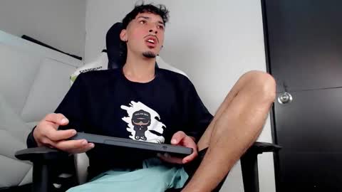 DANILO P online show from November 22, 3:49 am