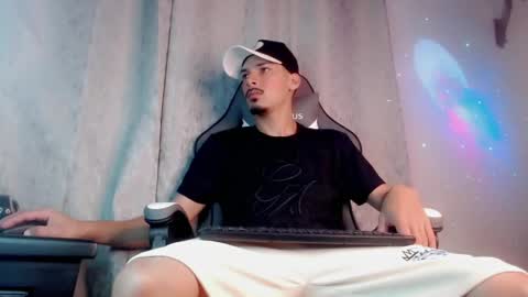 Snapshot of yankees_xxx chatting on June 8, 12:38 pm yankees online show from June 8, 12:38 pm