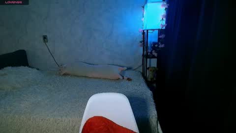 Anny online show from April 28, 4:01 pm