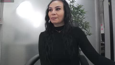 Snapshot of yaraxcox chatting on November 26, 4:57 am Yara online show from November 26, 4:57 am