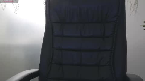 Snapshot of yaraxcox chatting on December 15, 4:17 am Yara online show from December 15, 4:17 am