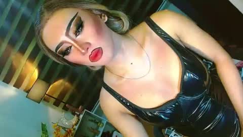 miss yasii online show from June 15, 1:02 pm